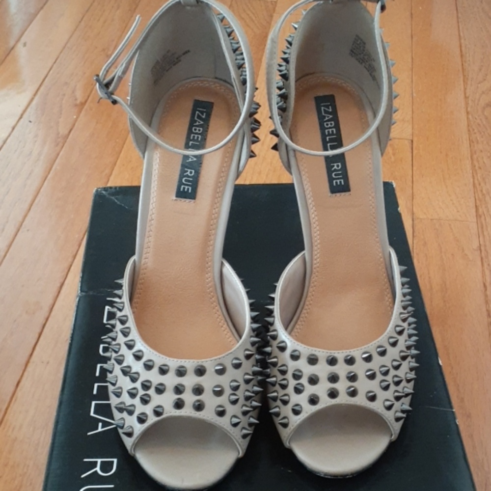Taupe strapped heel